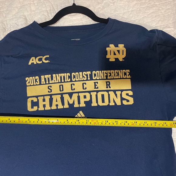 ADIDAS The Go-To Tee NOTRE DAME Soccer ACC Champions Navy Blue Gold Cotton LARGE - Picture 4 of 6